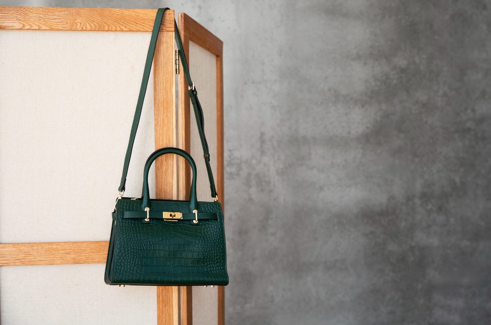Dr. Tiago Juvêncio alerta: uso de bolsas falsificadas pode configurar crime, após acusação de Val Marchiori contra Solange Gomes