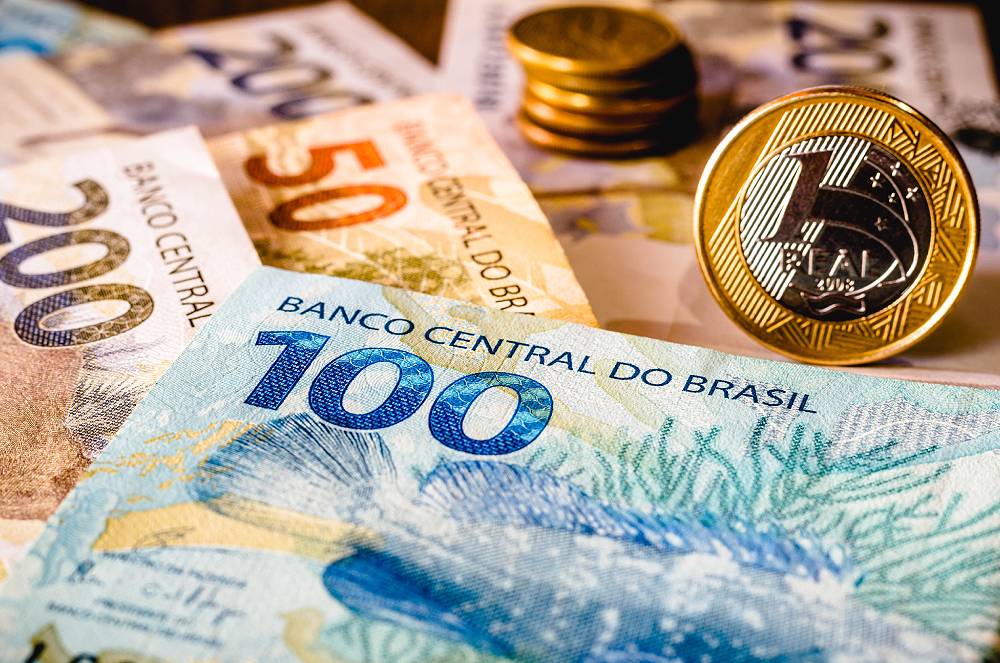 Mercadoria falsificada: quais são as consequências legais para quem comercializa ou porta?